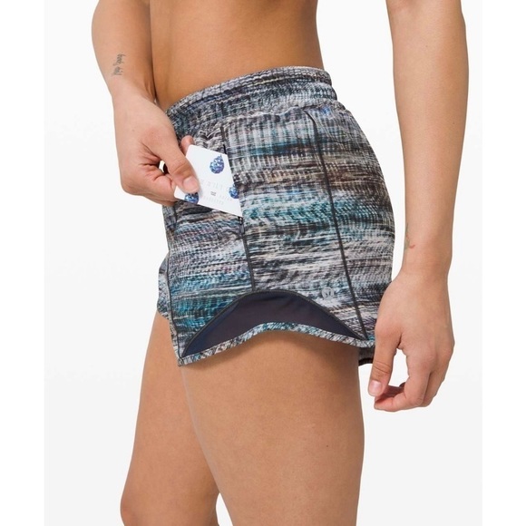 Lululemon | Hotty Hot Short Long 4" Digital Oasis Grey Multi Size 2 - Picture 3 of 9